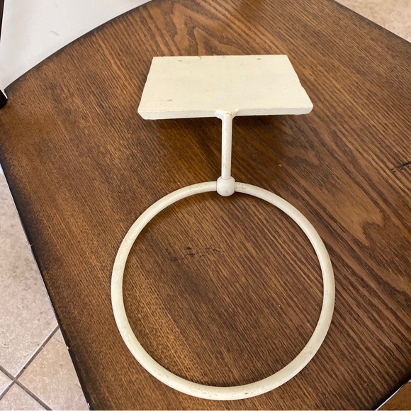 Vintage Cream Iron Wall Ring Holder - Picture 6 of 6